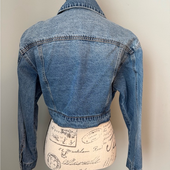 Stylish Blue Denim Jacket - Picture 3 of 5